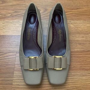 Size 7.5 tan block heel